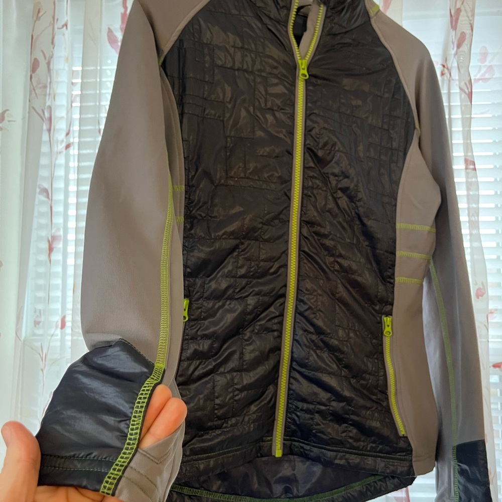 Athletic windbreaker with down Jacket